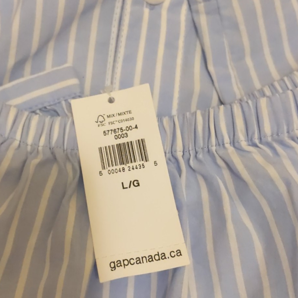 NWT GAP - Off the shoulder top - Picture 6 of 7